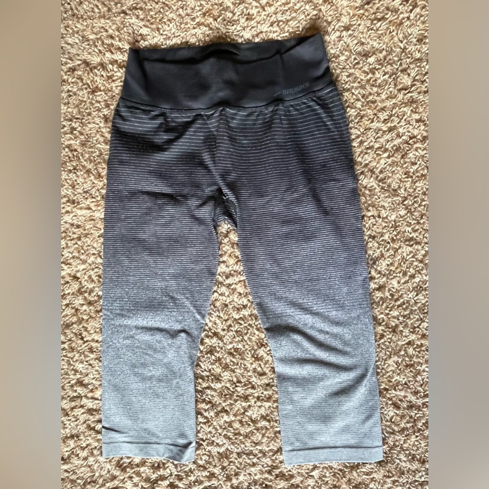 Brooks capri leggings size XL